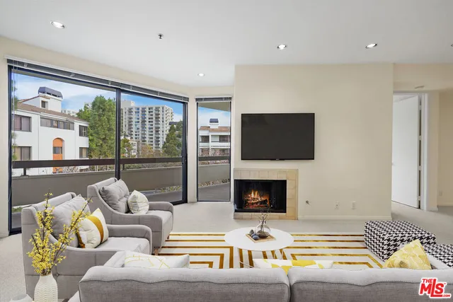 $5,200 | 2102 Century Park Lane, Unit 305, Los Angeles, CA 90067