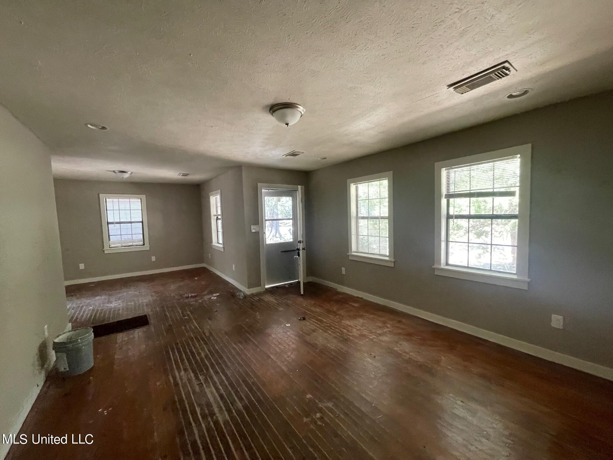4143 Del Rosa Drive Jackson, MS 39206 - Photo 3 of 14 IMG_6405