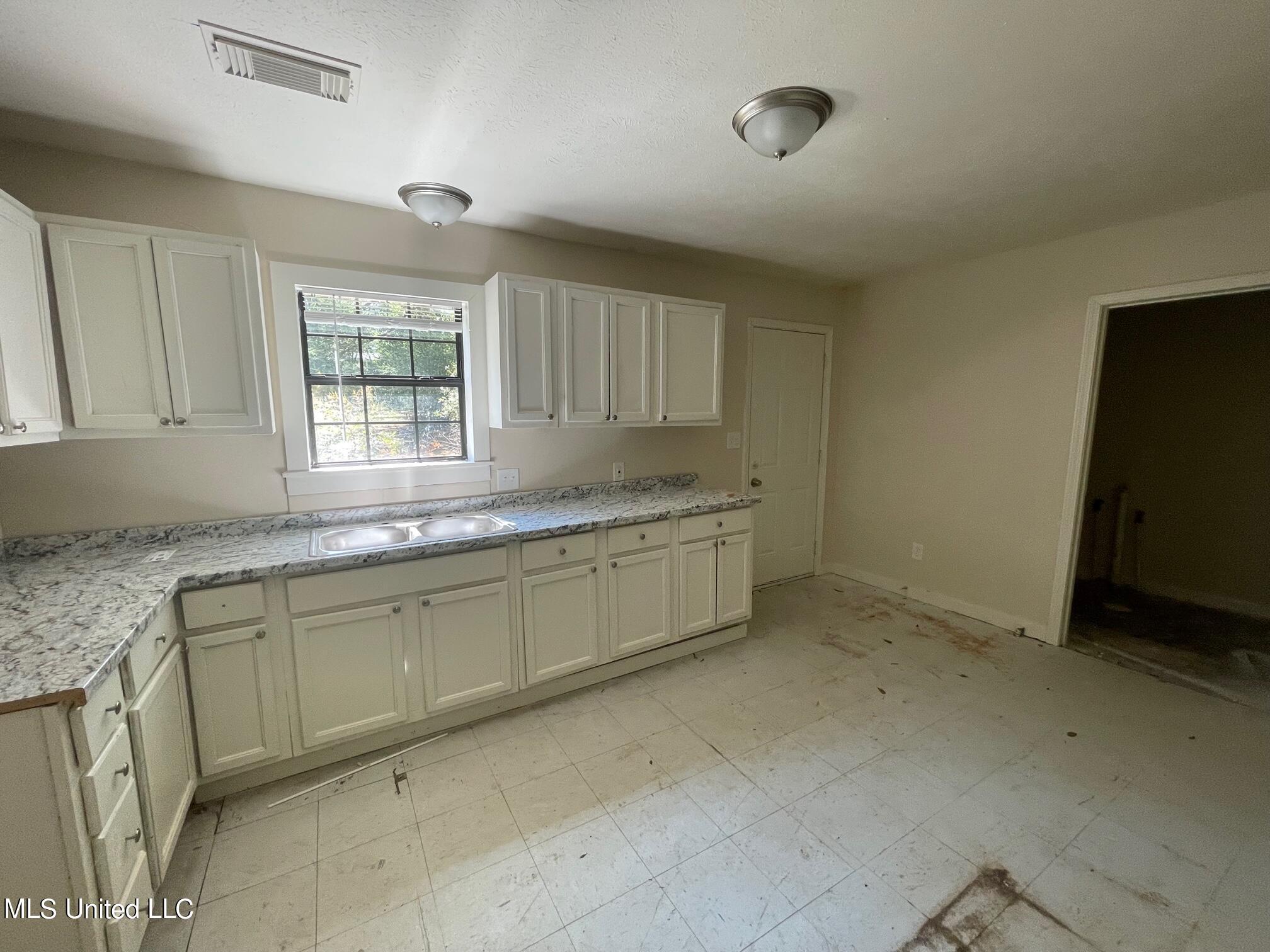 4143 Del Rosa Drive Jackson, MS 39206 - Photo 5 of 14 IMG_6407