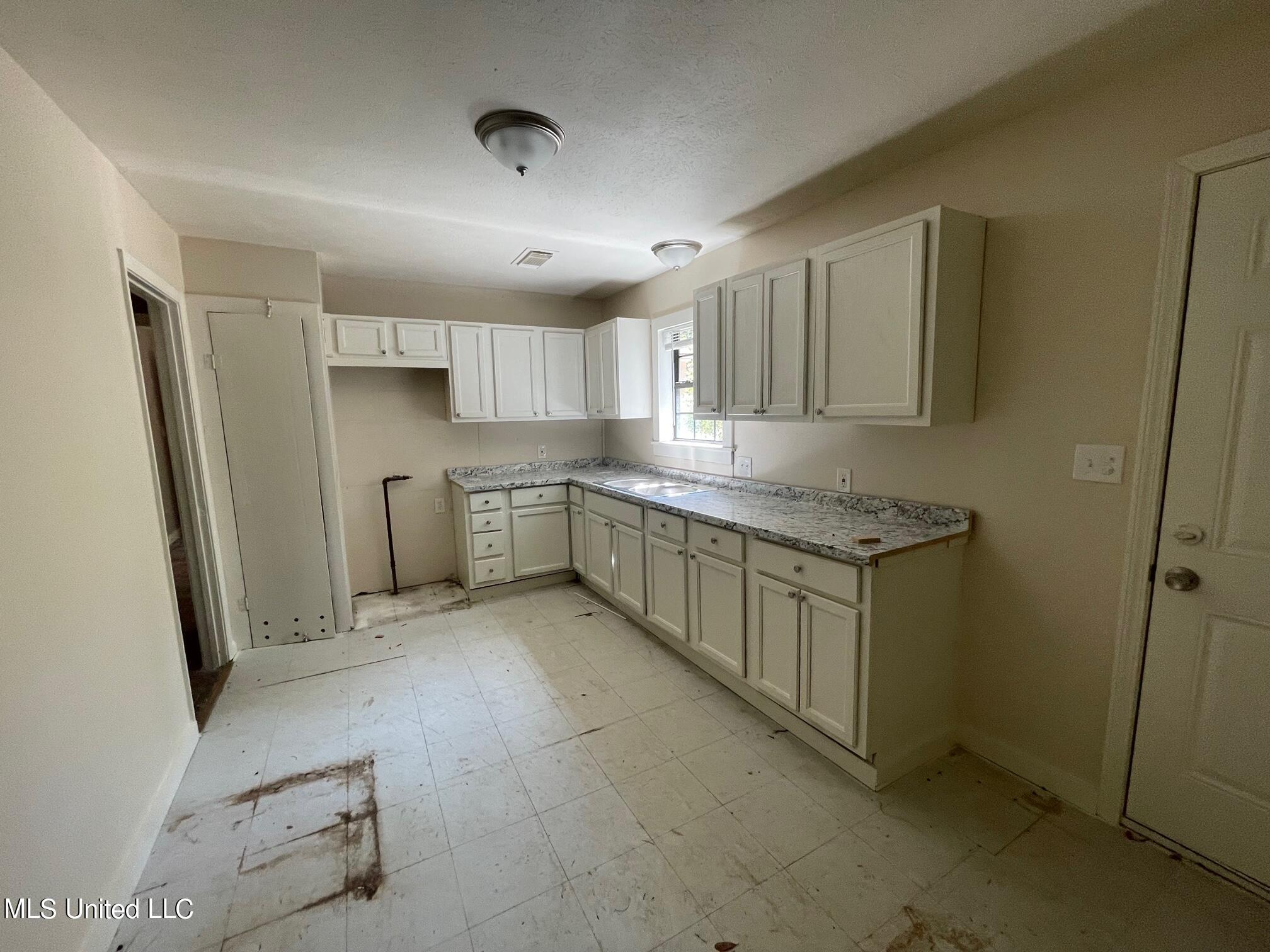 4143 Del Rosa Drive Jackson, MS 39206 - Photo 6 of 14 IMG_6409
