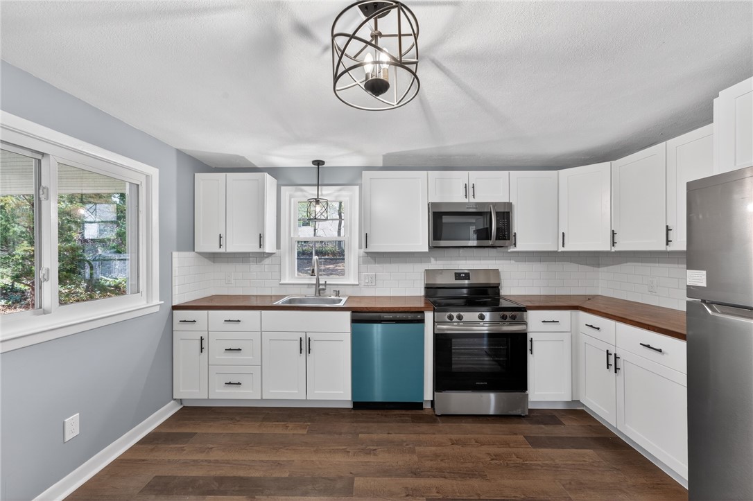 45 Winthrop Road Warwick, RI 02888 - Photo 7 of 27