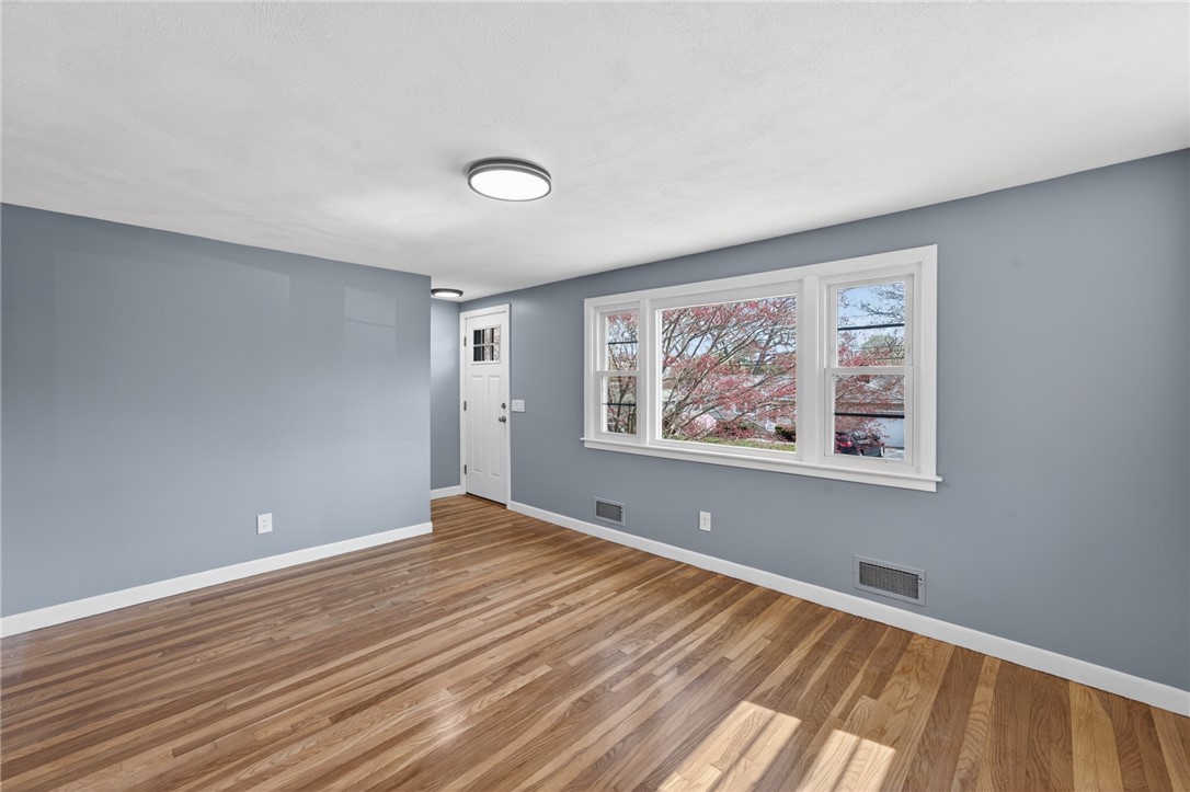 45 Winthrop Road Warwick, RI 02888 - Photo 9 of 27