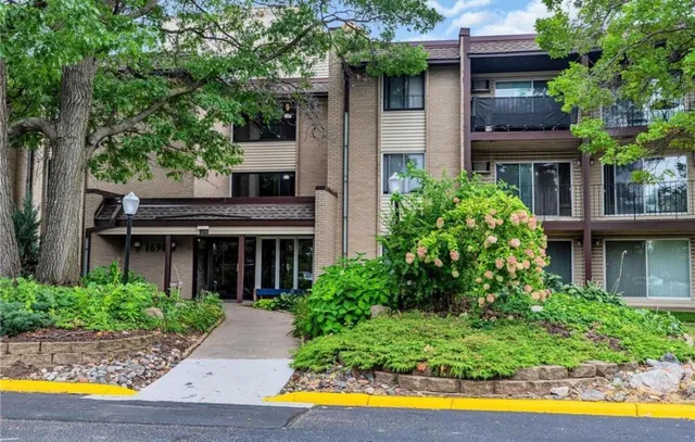 $147,500 | 1690 Highway 36, Unit 224, Roseville, MN 55113