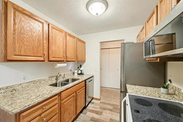 $147,500 | 1690 Highway 36, Unit 224, Roseville, MN 55113