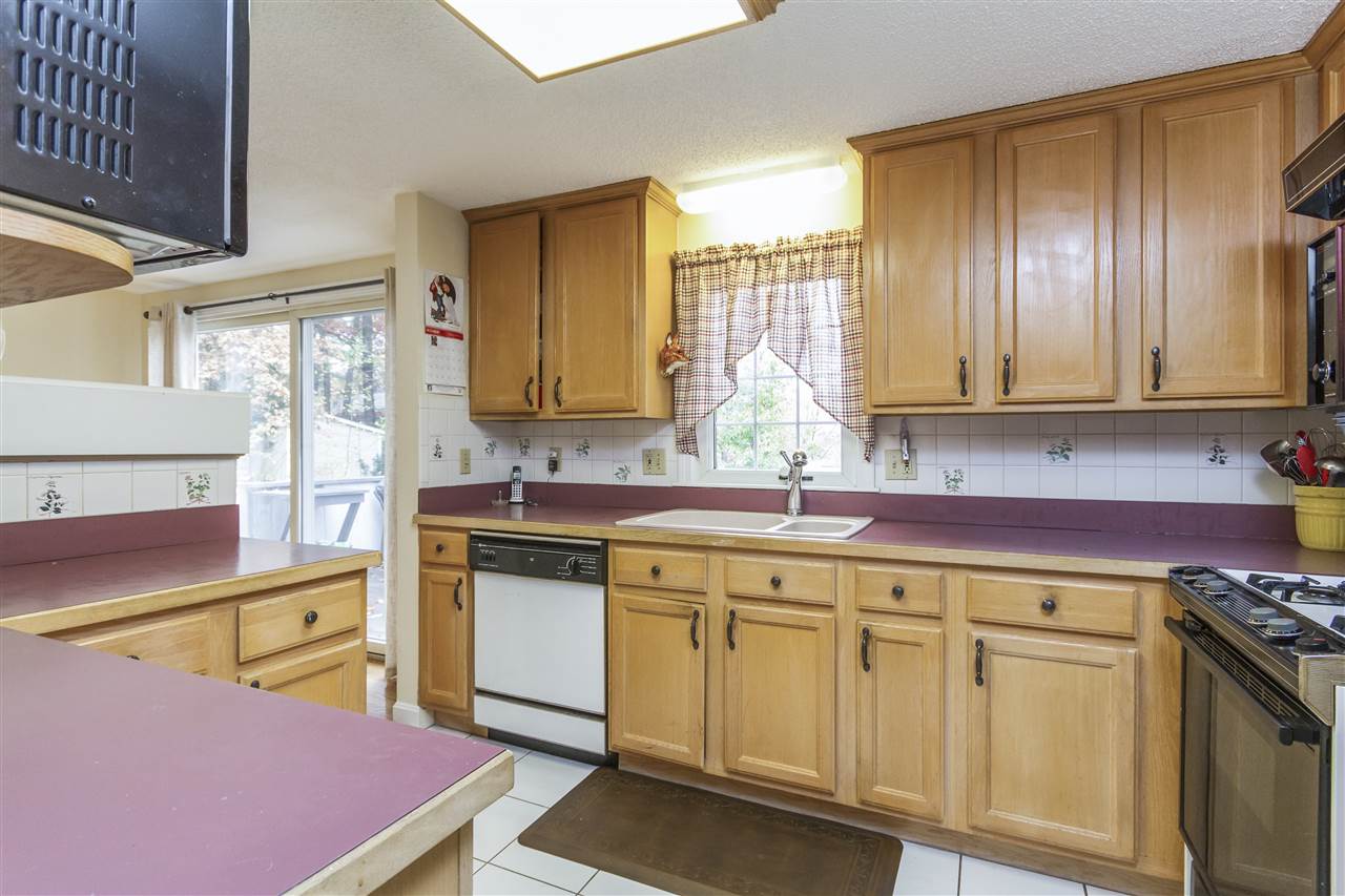 99 Peele Road Nashua, NH 03062 - Photo 3 of 29