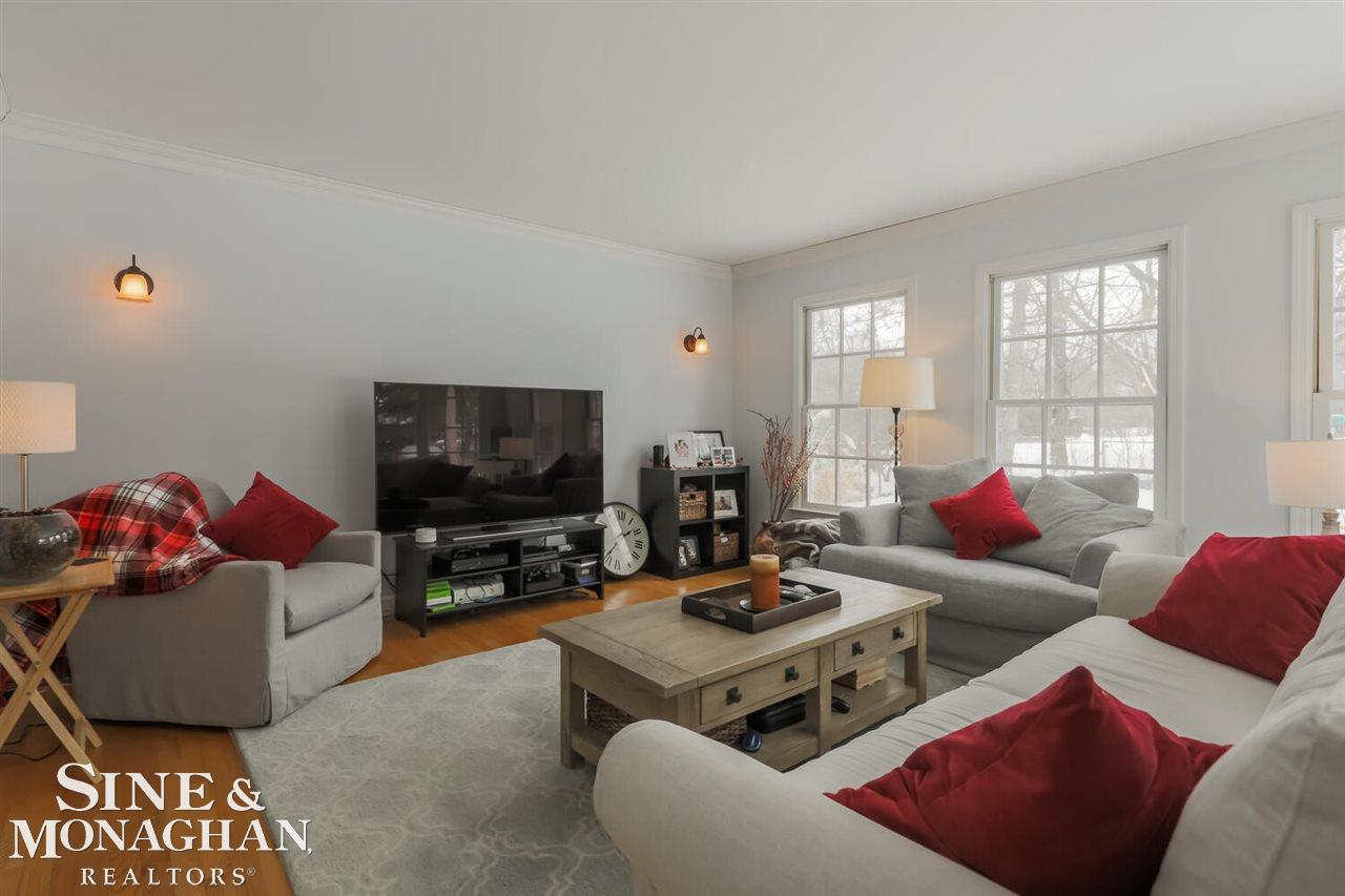 1036 Bedford Road Grosse Pointe, MI 48230 - Photo 22 of 40 50034441-21.JPG