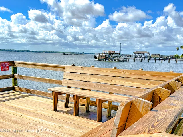 a view of sitting area with an outdoor space