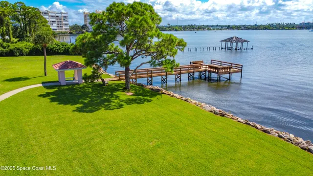 a view of a house with outdoor space