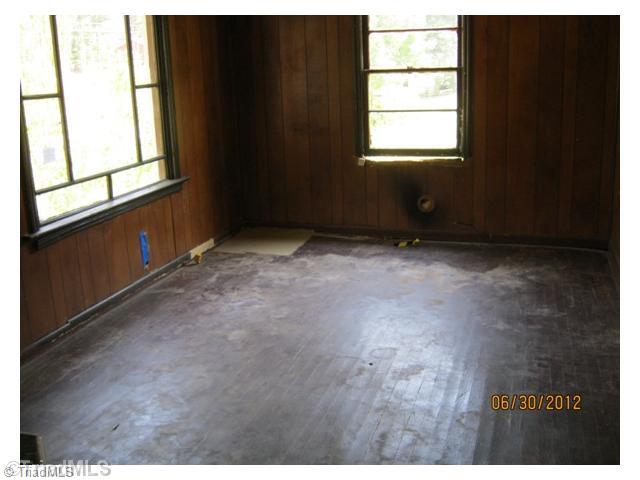 1333 Ridge Road Lexington, NC 27295 - Photo 6 of 10 Living Room.