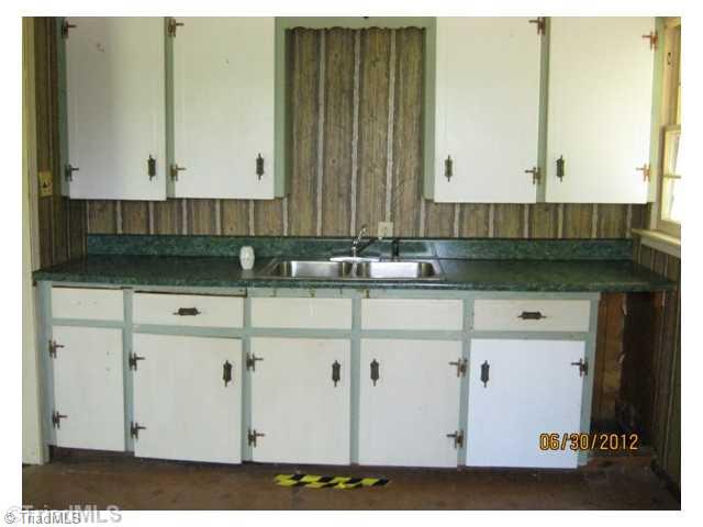 1333 Ridge Road Lexington, NC 27295 - Photo 7 of 10 Kitchen.