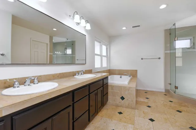 $7,000 | 7346 Fay Avenue, La Jolla, CA 92037