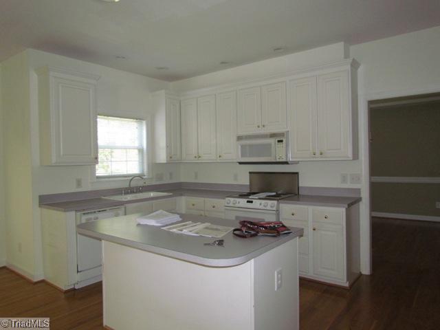 3809 Edgewater Street High Point, NC 27265 - Photo 10 of 13 Kitchen.