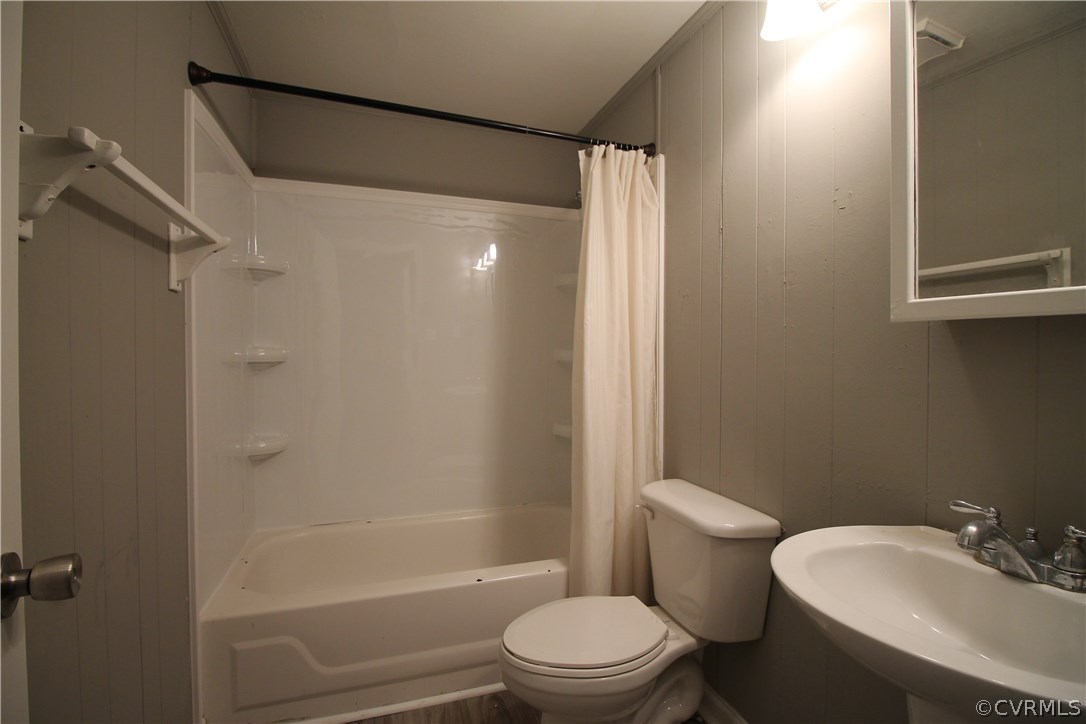 3230 The Loop Road Richmond, VA 23231 - Photo 6 of 11 Gallery Image 6