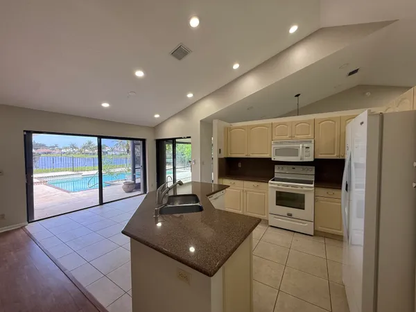 $4,650 | 9215 Sun Pointe Drive, Boynton Beach, FL 33437