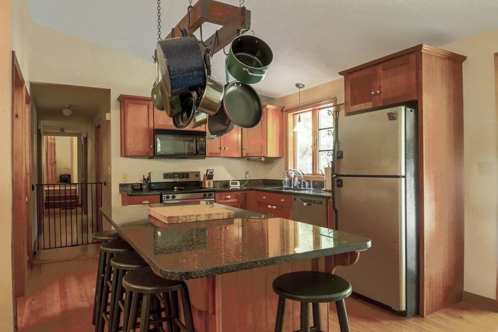 94 New Boston Road Dudley, MA 01571 - Photo 6 of 41 Gallery Image 6