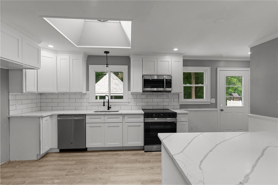 249 Barneyville Road Swansea, MA 02777 - Photo 2 of 40