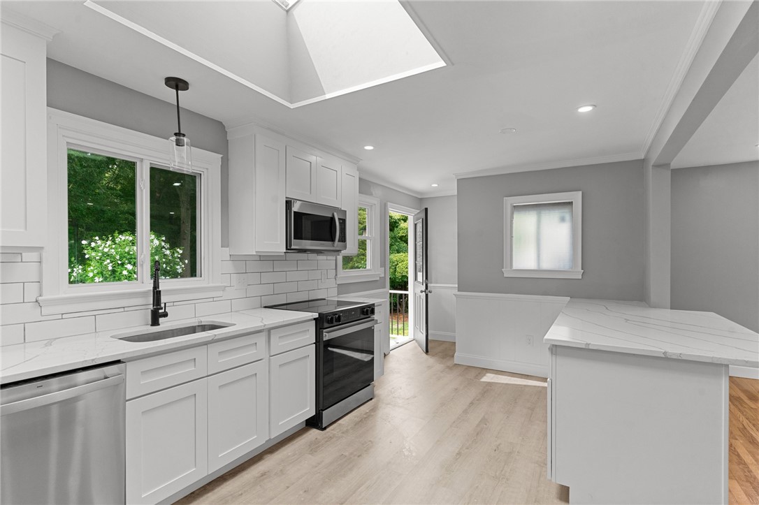 249 Barneyville Road Swansea, MA 02777 - Photo 3 of 40