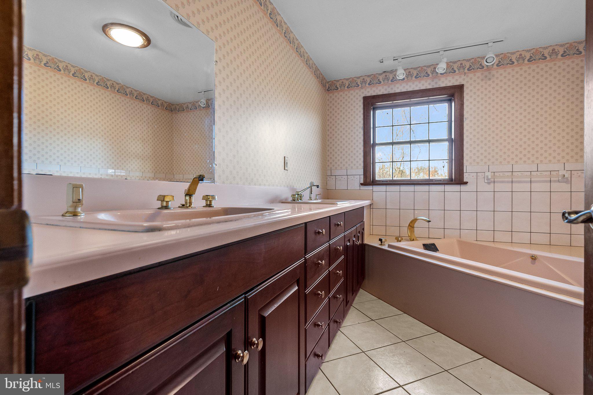 1990 Krammes Road Quakertown, PA 18951 - Photo 18 of 39 main bath