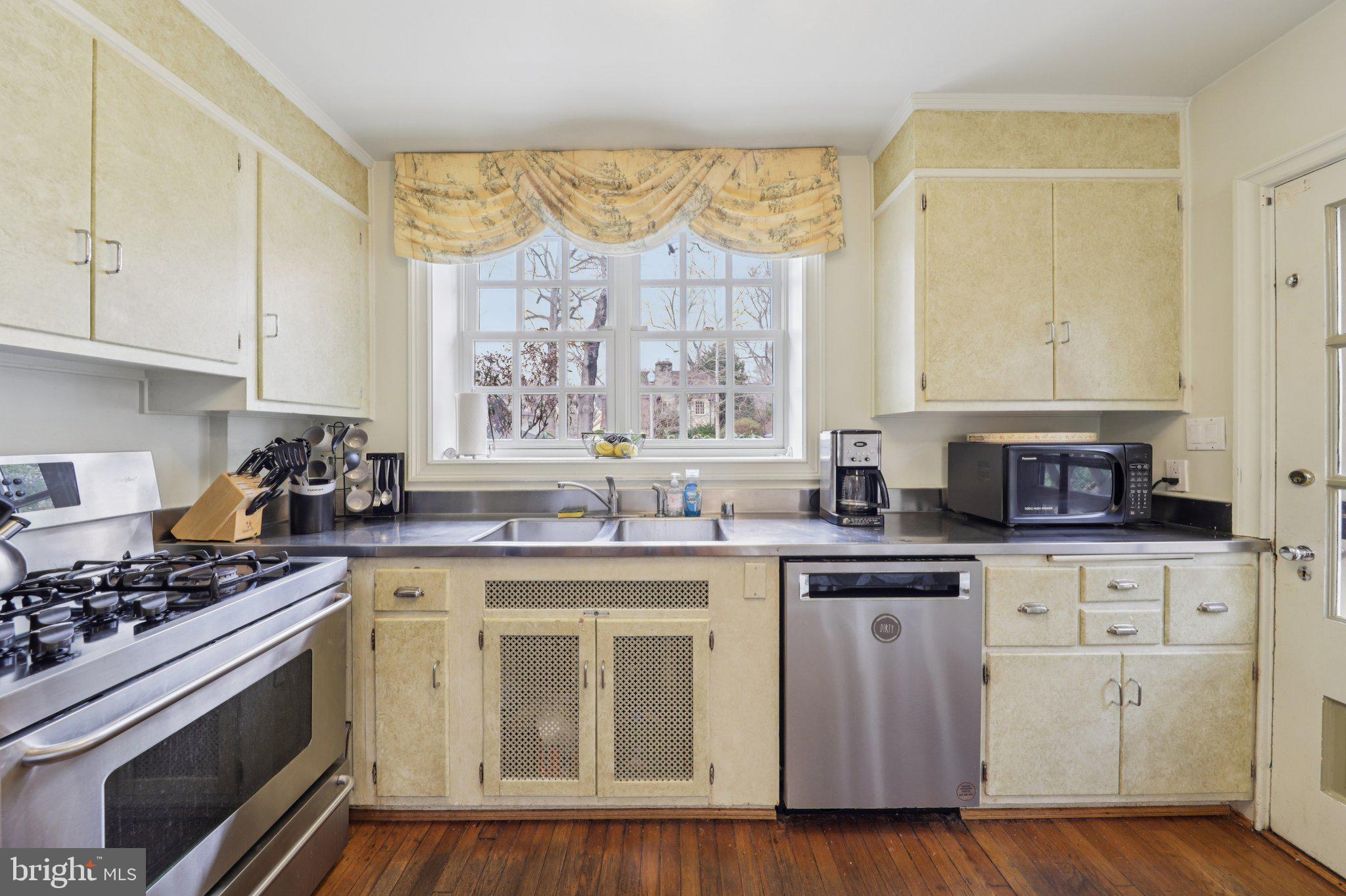 4968 Quebec Street Northwest Washington, DC 20016 - Photo 13 of 39