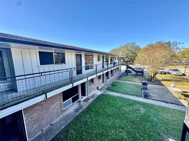 $1,250 | 2201 North Grand Boulevard, Unit 8, Pearland, TX 77581