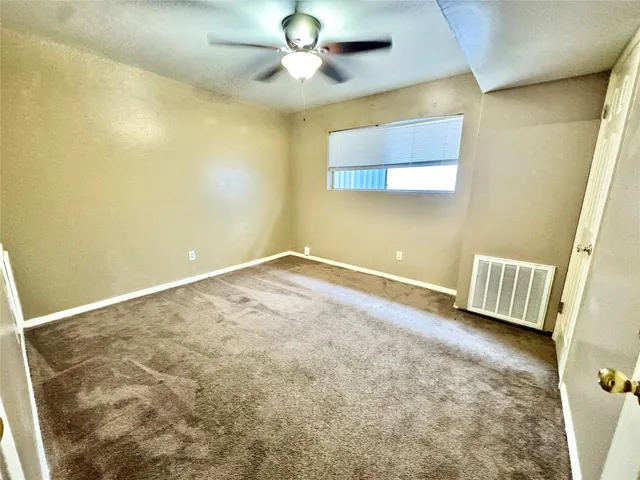 $1,250 | 2201 North Grand Boulevard, Unit 8, Pearland, TX 77581