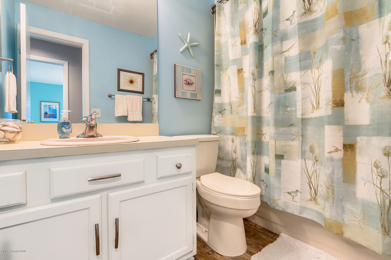 4300 Country Road Melbourne, FL 32934 - Photo 20 of 46 Hallway Bathroom