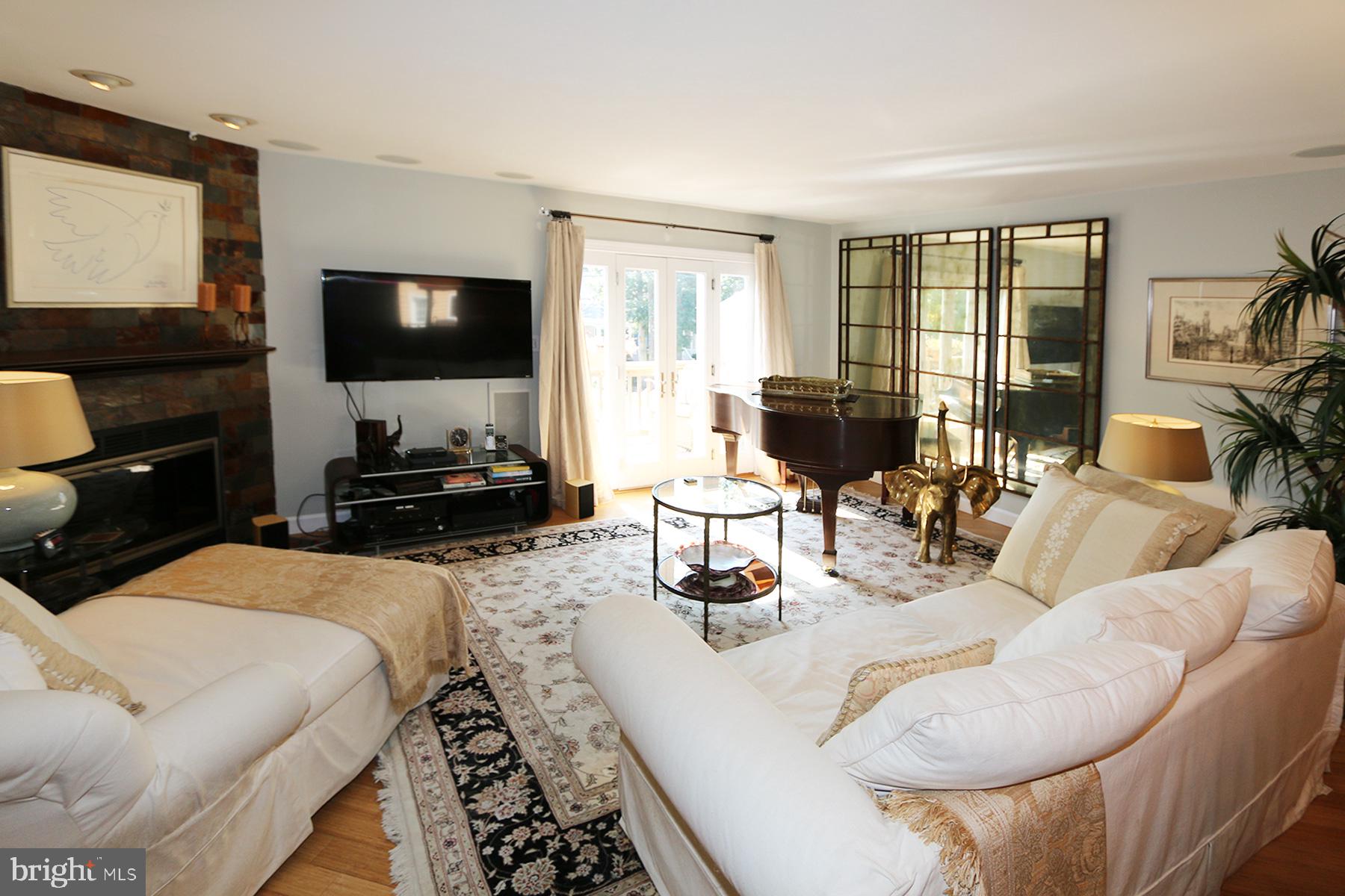 31B Sixth St Family Room