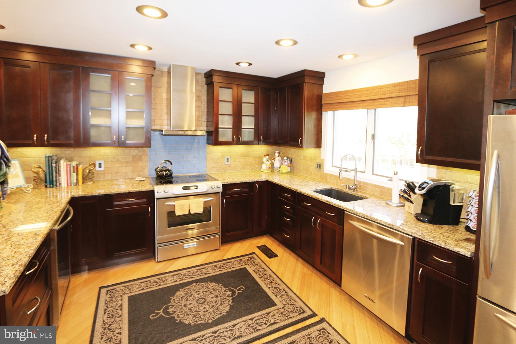 31 6th Street, Unit B Rehoboth Beach, DE 19971 - Photo 2 of 37 31B Sixth St Gourmet Kitchen