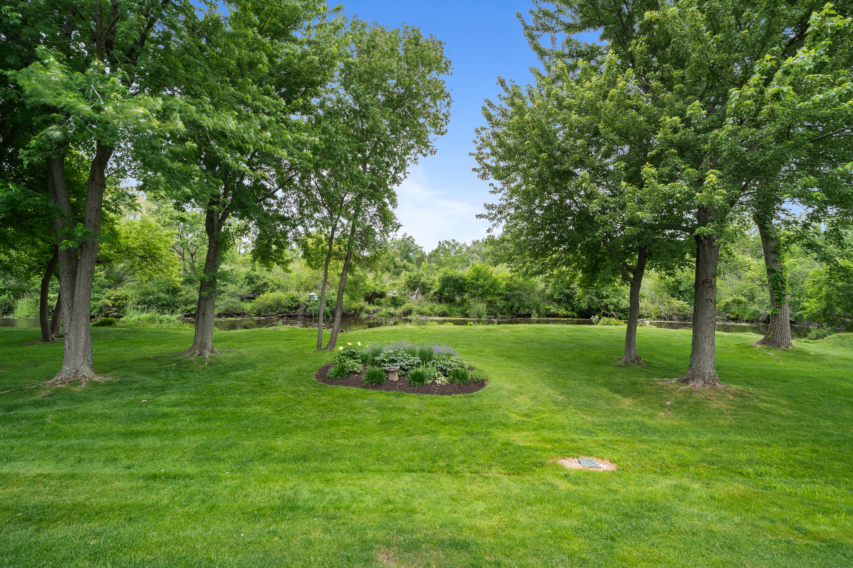 401 Abbey Ridge Court Fontana, WI 53125 - Photo 82 of 82 401 Abbey Ridge - Summer 26-10