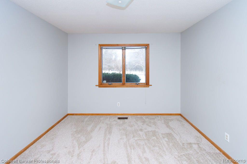 7299 Potter Road Flushing, MI 48433 - Photo 22 of 32