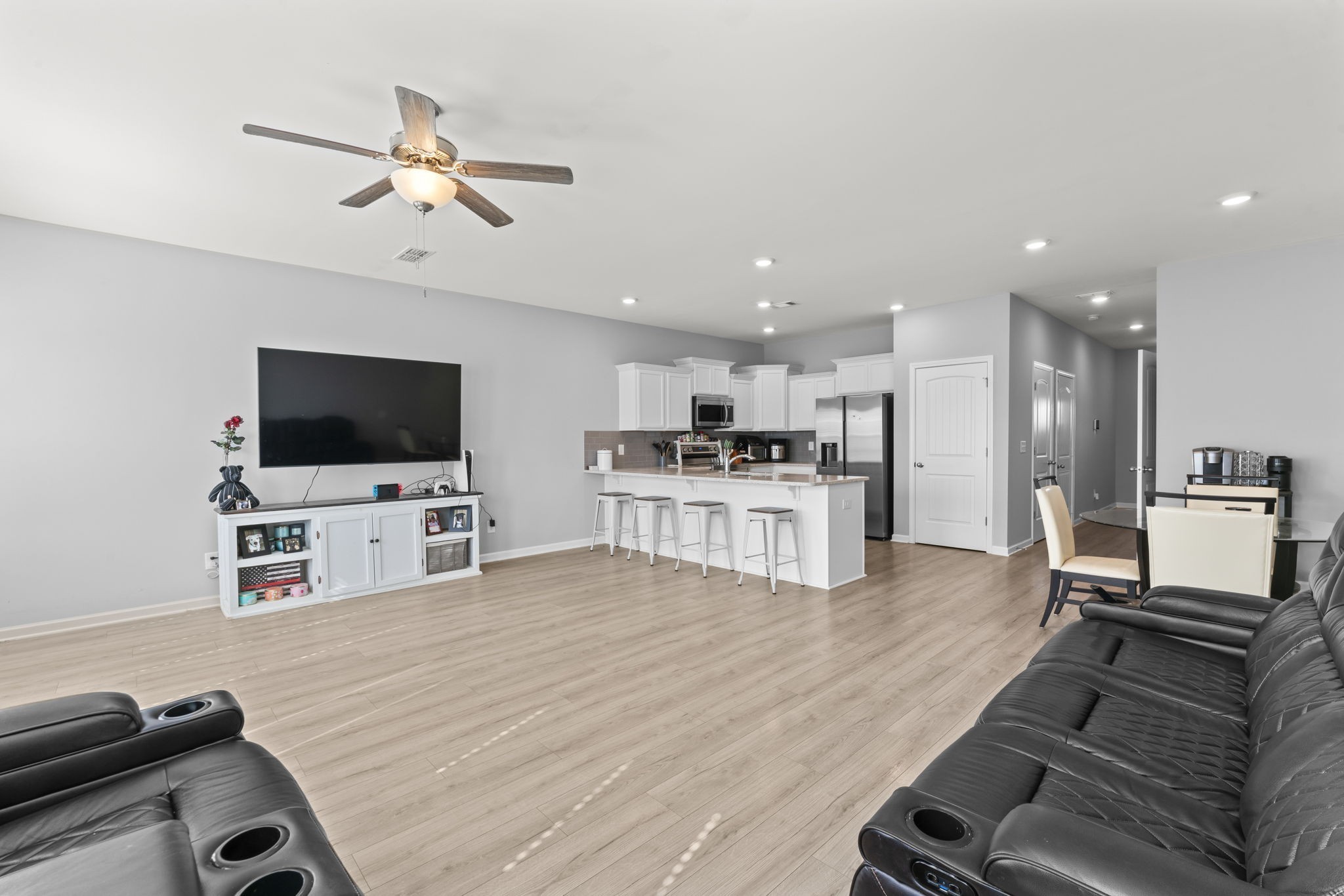 5711 Dockside Drive Rockvale, TN 37153 - Photo 12 of 30 a living room with furniture and a flat screen tv