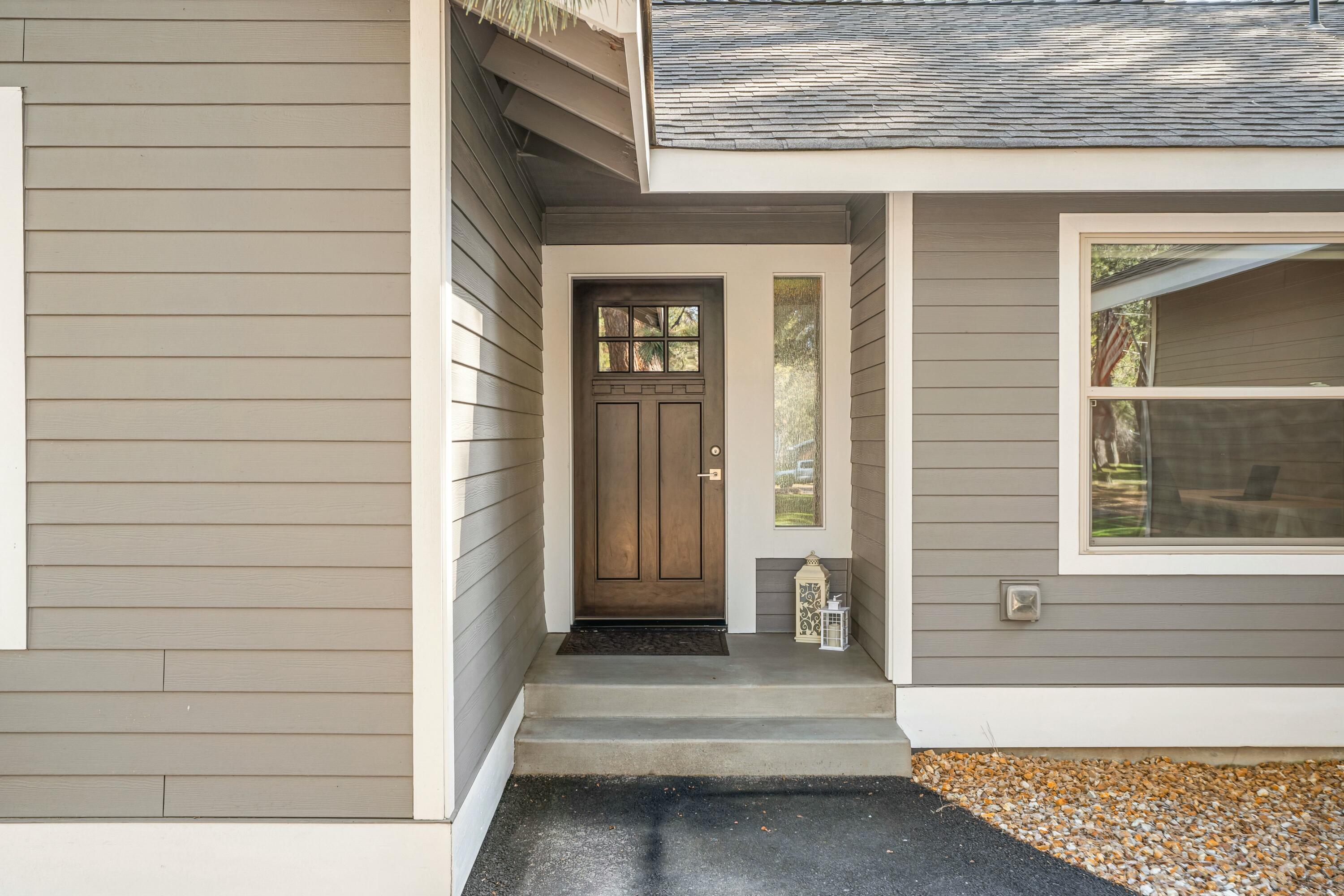 19321 Apache Road Bend, OR 97702 - Photo 4 of 44 Front door
