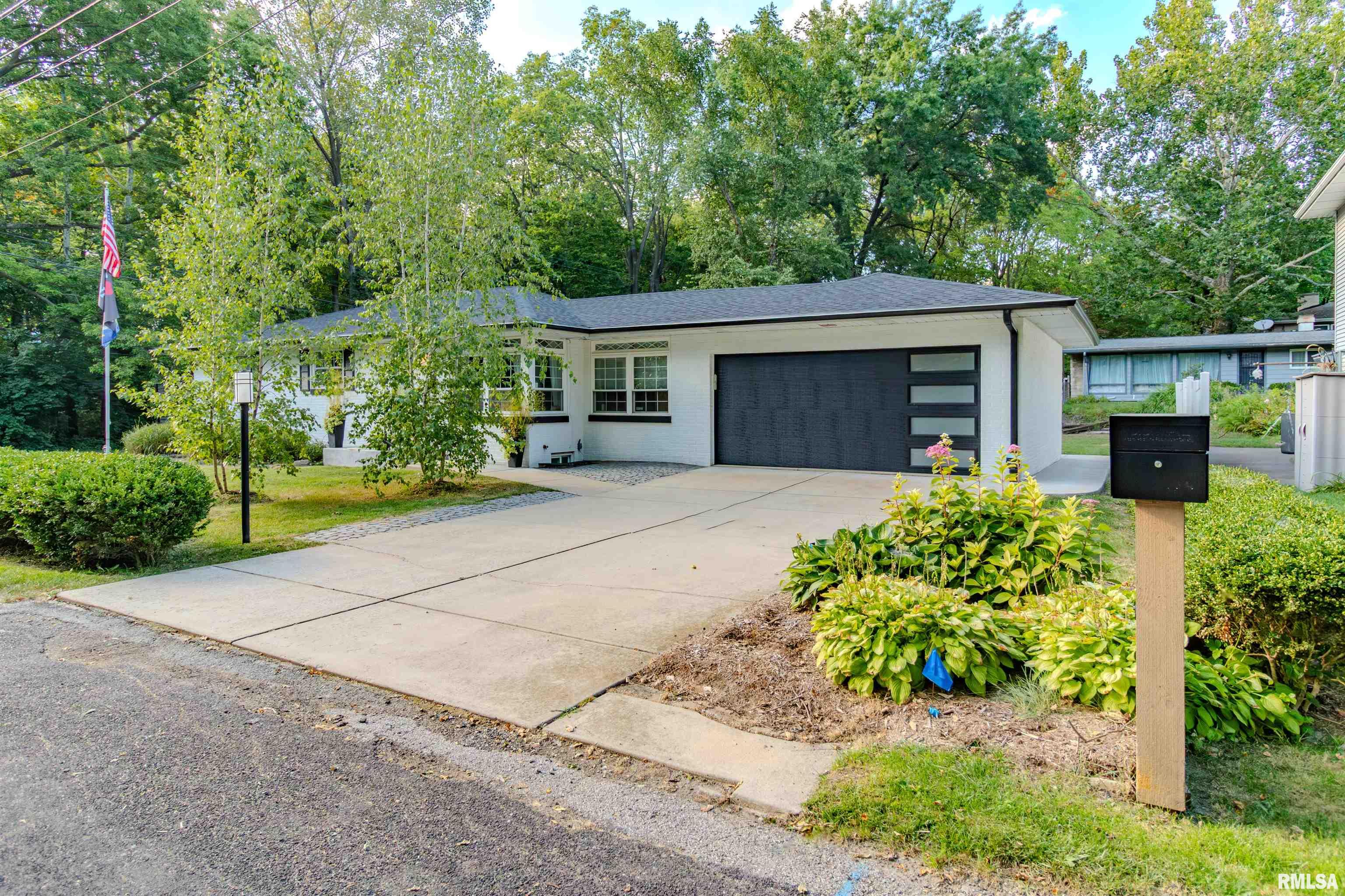 303 East Lyndale Road Peoria, IL 61614 - Photo 2 of 81