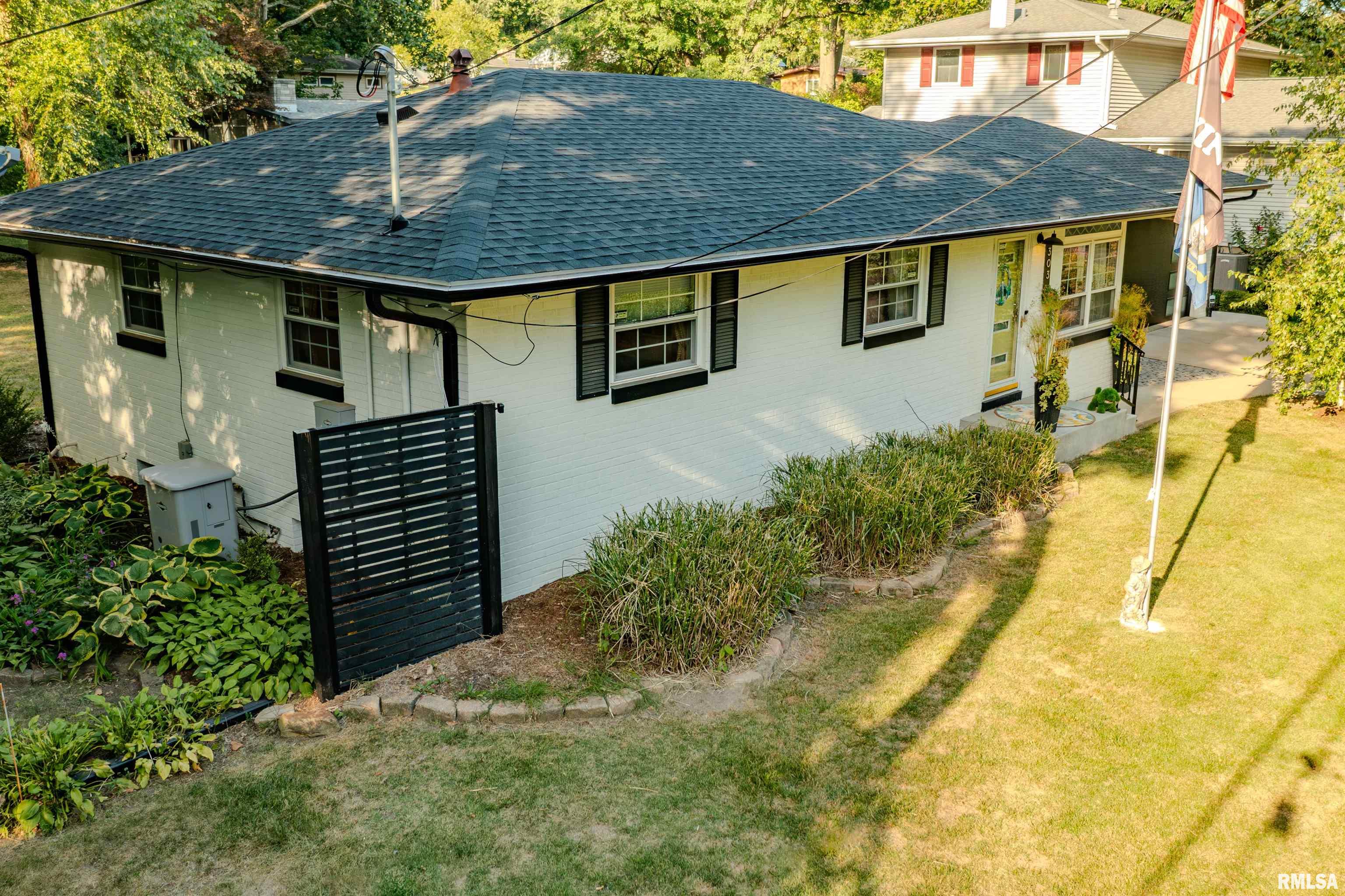 303 East Lyndale Road Peoria, IL 61614 - Photo 5 of 81