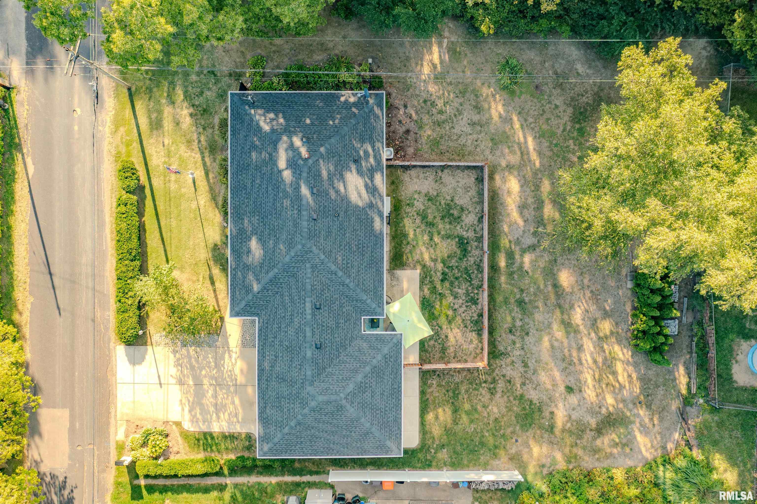 303 East Lyndale Road Peoria, IL 61614 - Photo 10 of 81