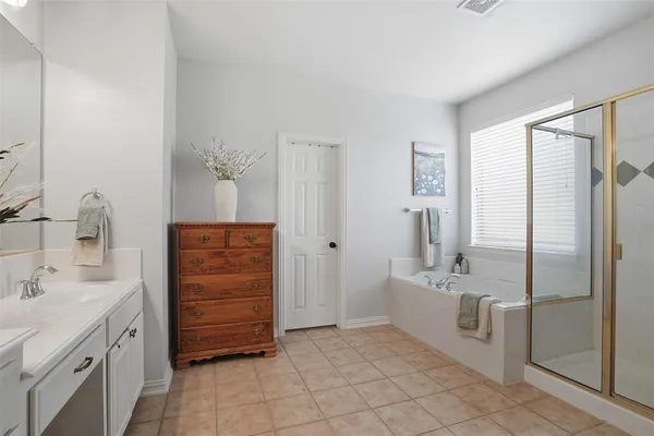 $599,000 | 913 Royal Oaks Drive, McKinney, TX 75072
