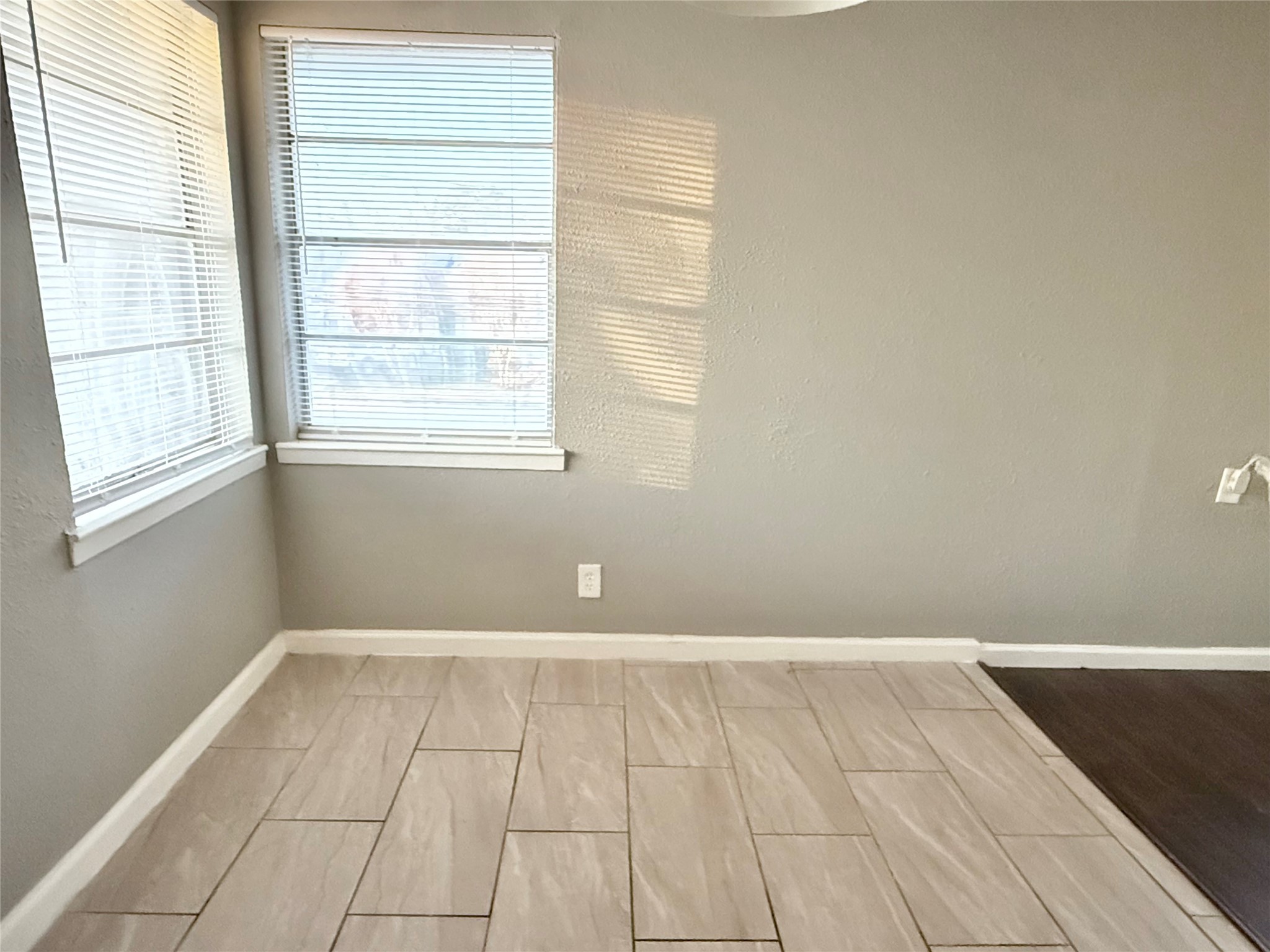 5418 Weaver Road, Unit D Houston, TX 77016 - Photo 6 of 12 an empty room with a window