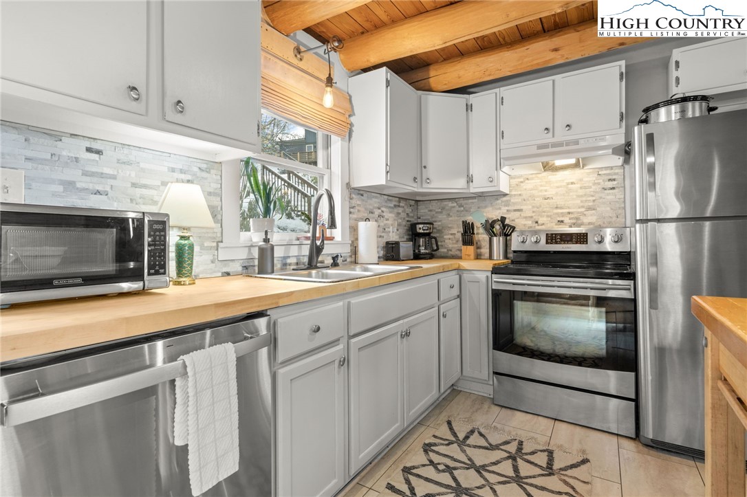 178 Fox Run Road Sugar Mountain, NC 28604 - Photo 11 of 46