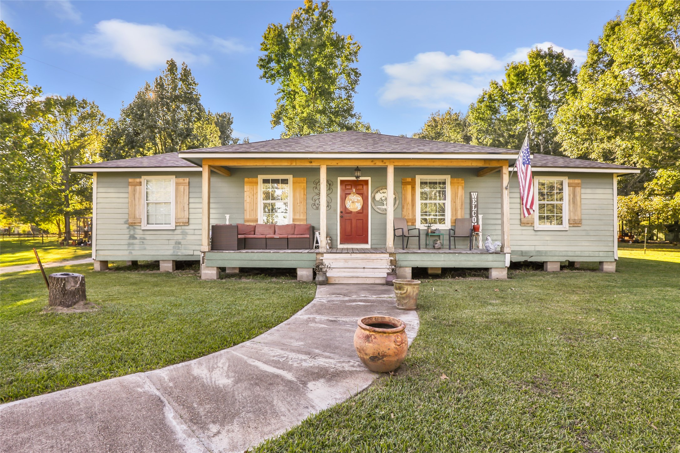 Notice the new roof installed in 2025.