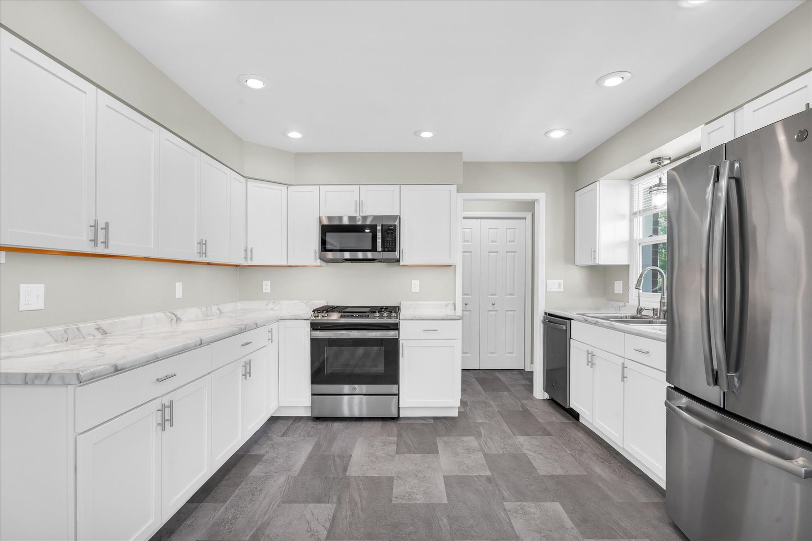 702 North Rising Road Champaign, IL 61822 - Photo 12 of 38 Gallery Image 12