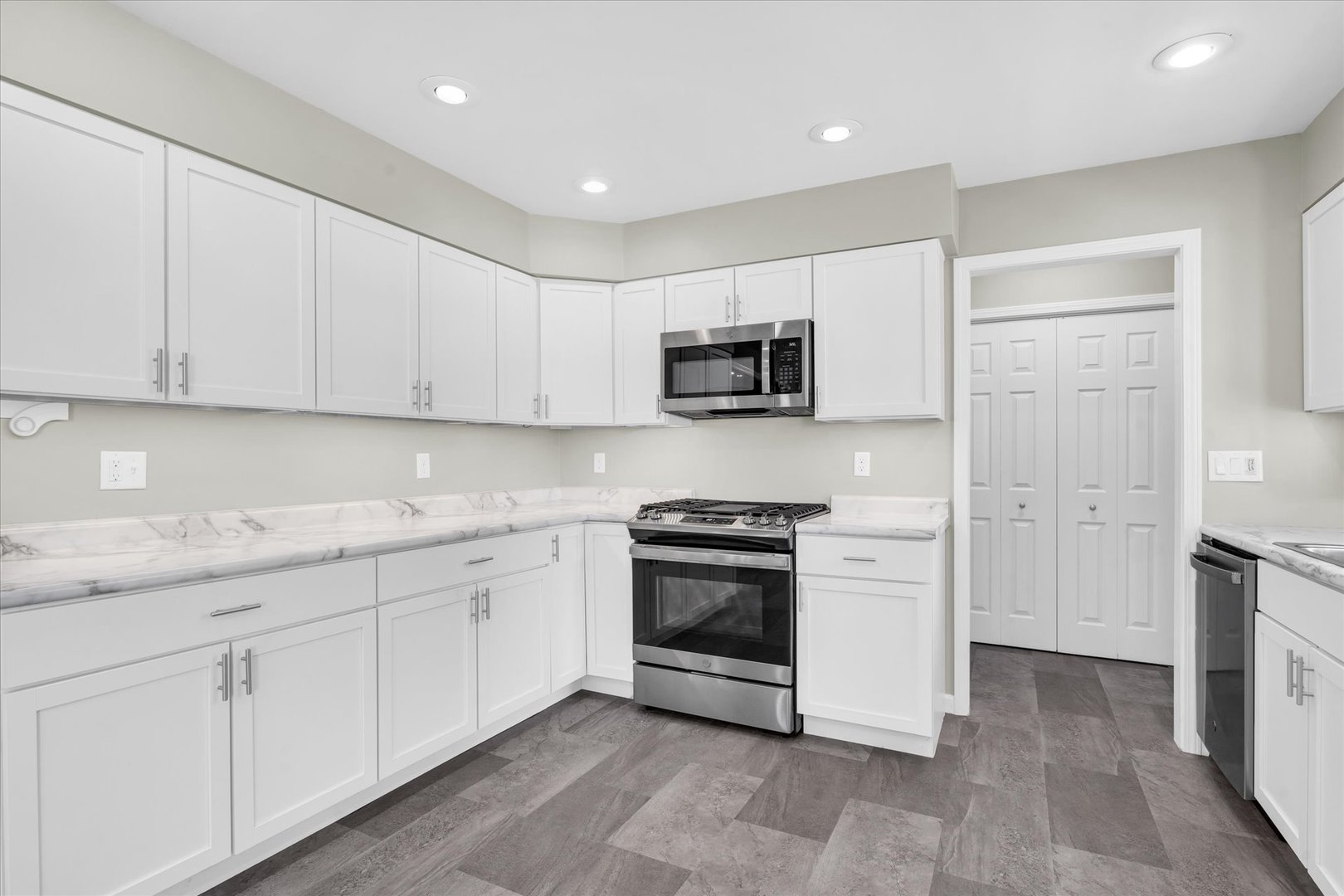 702 North Rising Road Champaign, IL 61822 - Photo 16 of 38 Gallery Image 16