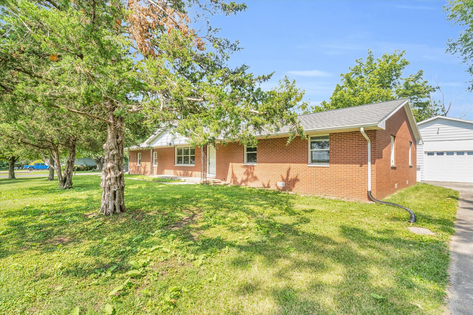 702 North Rising Road Champaign, IL 61822 - Photo 3 of 38 Gallery Image 3