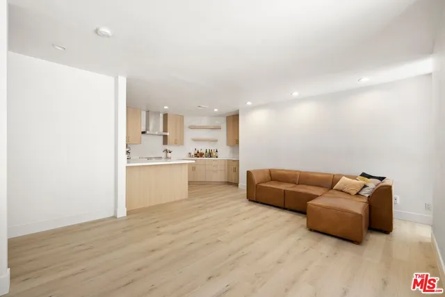 $849,000 | 906 North Doheny Drive, Unit 304, West Hollywood, CA 90069