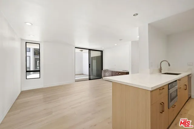 $849,000 | 906 North Doheny Drive, Unit 304, West Hollywood, CA 90069