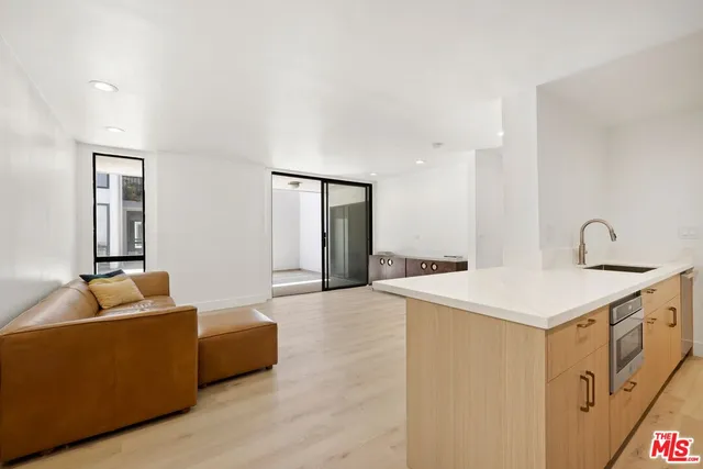 $849,000 | 906 North Doheny Drive, Unit 304, West Hollywood, CA 90069