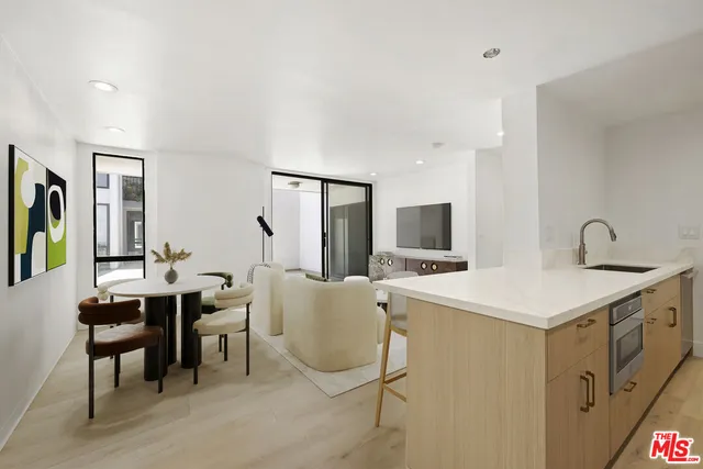 $849,000 | 906 North Doheny Drive, Unit 304, West Hollywood, CA 90069