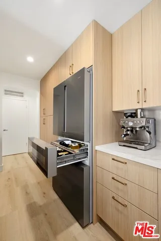 $849,000 | 906 North Doheny Drive, Unit 304, West Hollywood, CA 90069