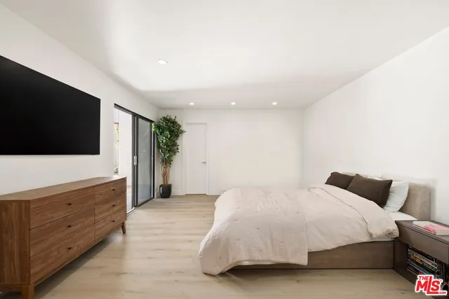 $849,000 | 906 North Doheny Drive, Unit 304, West Hollywood, CA 90069