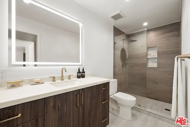 $849,000 | 906 North Doheny Drive, Unit 304, West Hollywood, CA 90069