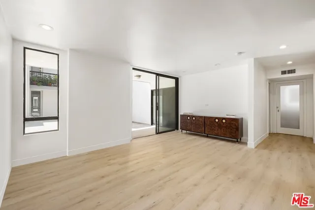 $849,000 | 906 North Doheny Drive, Unit 304, West Hollywood, CA 90069